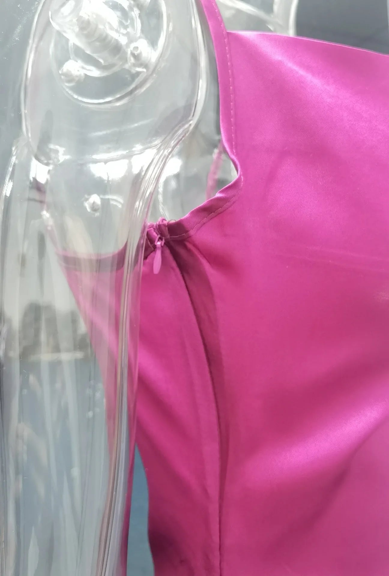 VEIGGARA | Robe en satin pour femme - Sexy et sophistiquée.